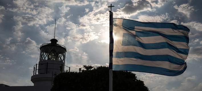 WSJ: Η Ελλάδα παραμένει εγκλωβισμένη σε φοροδιαφυγή, παραοικονομία, γραφειοκρατία